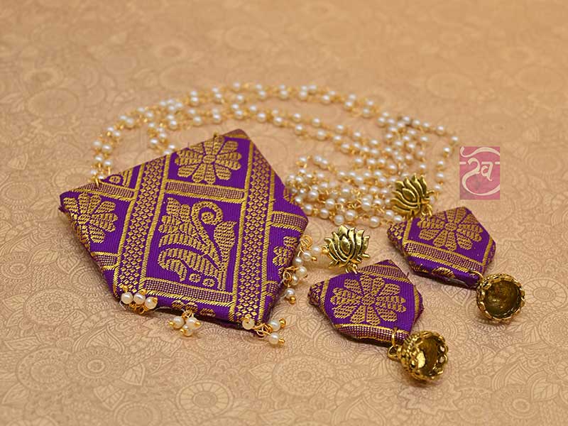 Wine Purple Golden Choker Earrings and Mangtika Set – RIANSH STORE